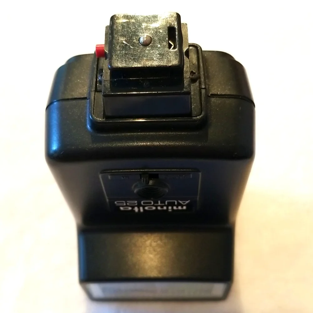 CAMERA EQUIPMENT:Minolta 35 MM Flash